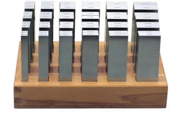Parallelunterlagensatz 125mm stehend im Holzständer