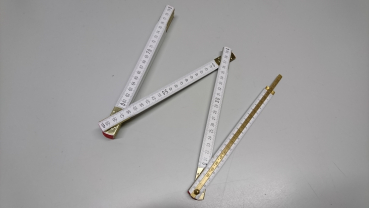 Holzgliedermaßstab 2 m - mit verzinkter Messingzunge 20 cm - Farbe weiß / Import
